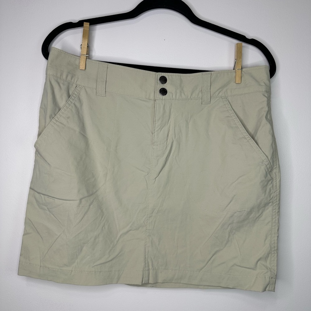 Columbia skort tan size 10